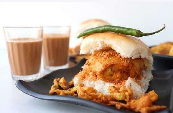 One of the Best Places In Mumbai That Serve Delicious Vada Pav